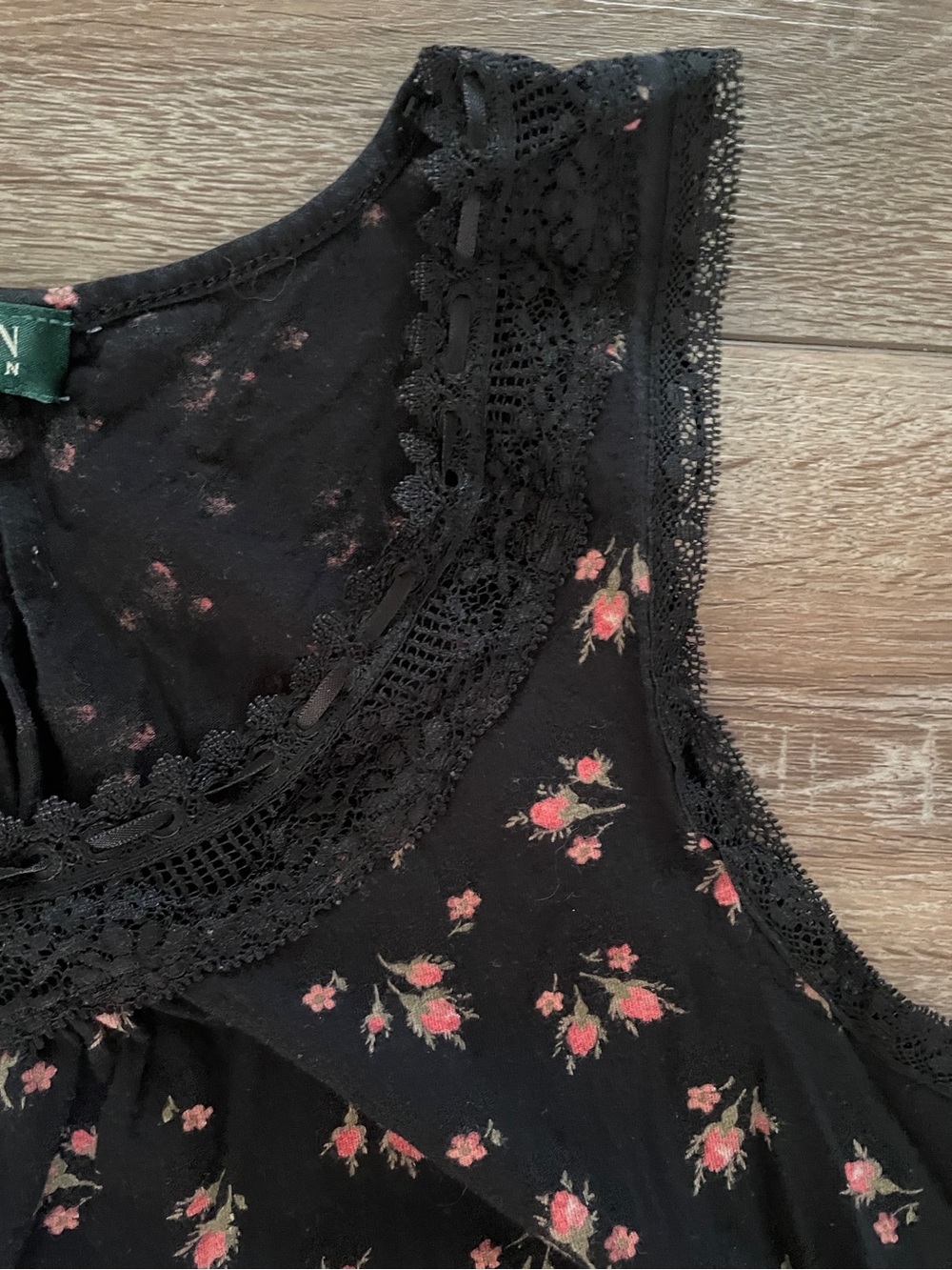 Lauren Ralph Lauren Ditsy Floral Mini Dress with Lace Detail - Picture 5 of 9